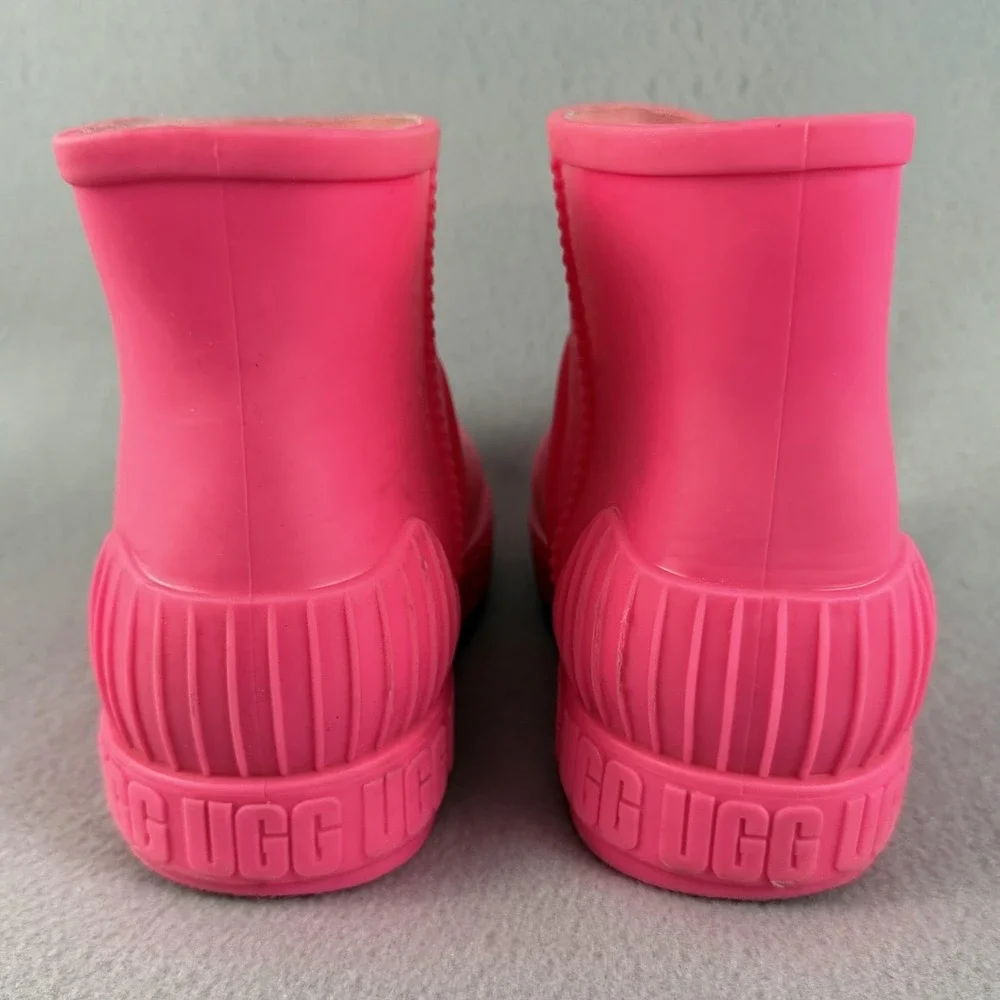 UGG Drizlita Rain Boots Kids 5 Pink Waterproof Rubber Ankle Logo‎